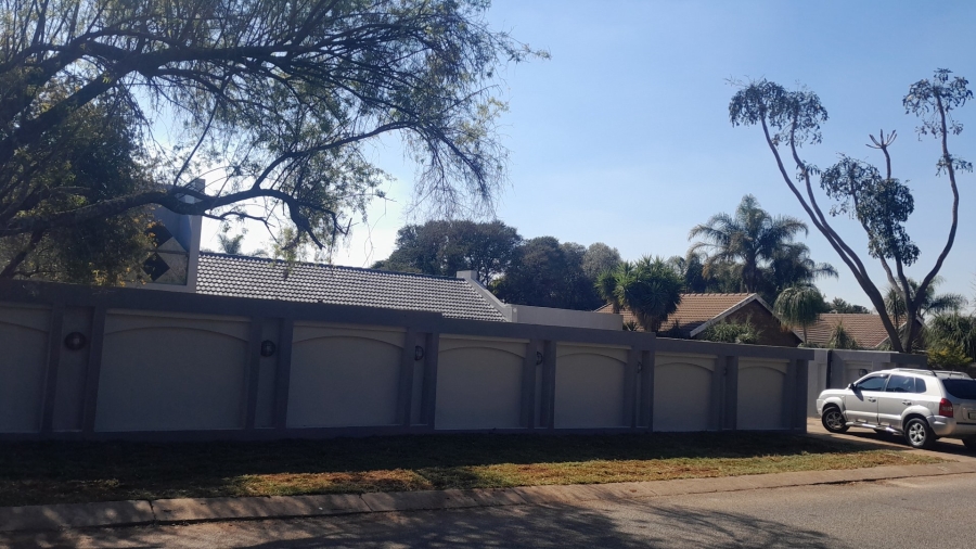 5 Bedroom Property for Sale in Wierda Park Gauteng