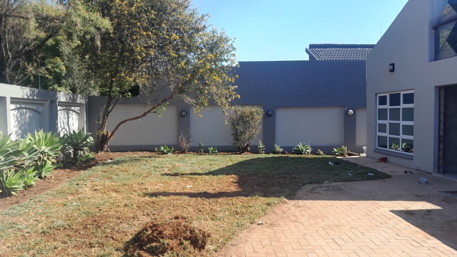 5 Bedroom Property for Sale in Wierda Park Gauteng