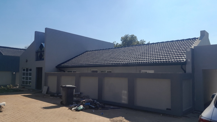 5 Bedroom Property for Sale in Wierda Park Gauteng