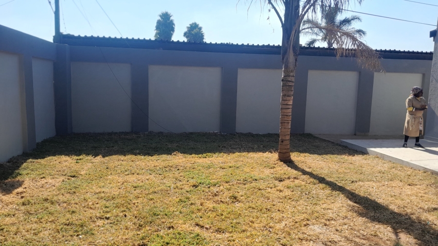 5 Bedroom Property for Sale in Wierda Park Gauteng