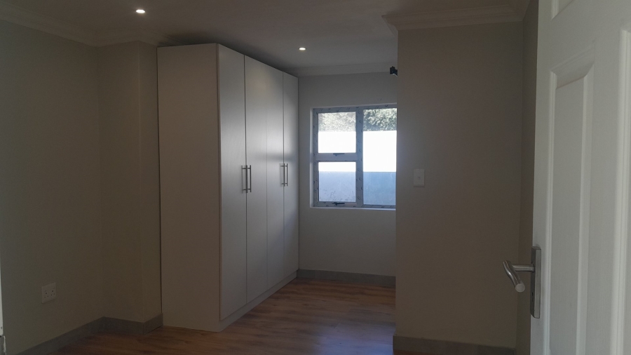 5 Bedroom Property for Sale in Wierda Park Gauteng