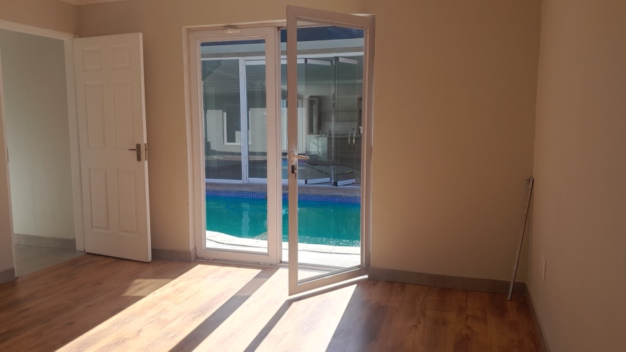 5 Bedroom Property for Sale in Wierda Park Gauteng