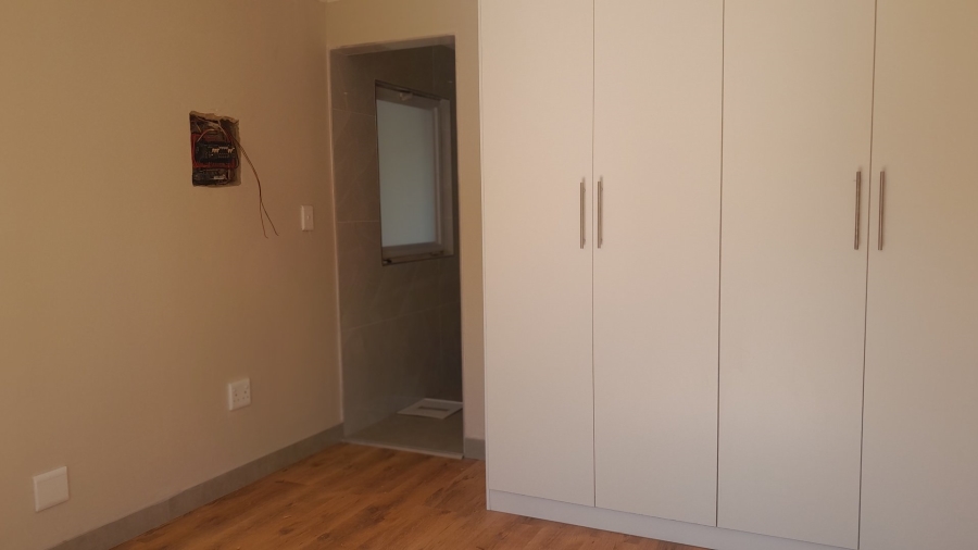 5 Bedroom Property for Sale in Wierda Park Gauteng