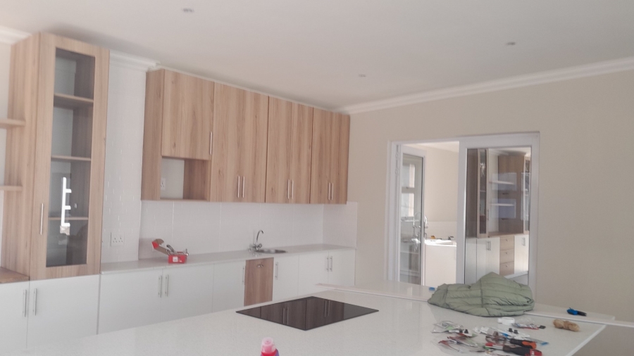 5 Bedroom Property for Sale in Wierda Park Gauteng