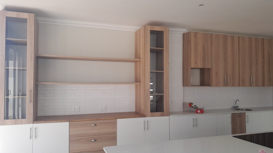 5 Bedroom Property for Sale in Wierda Park Gauteng