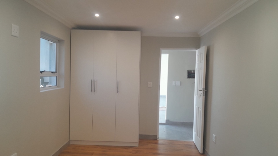 5 Bedroom Property for Sale in Wierda Park Gauteng