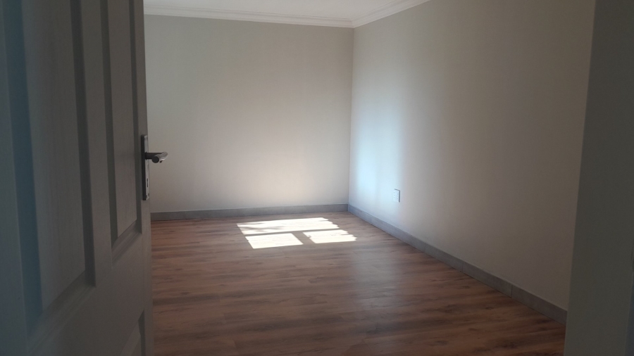5 Bedroom Property for Sale in Wierda Park Gauteng