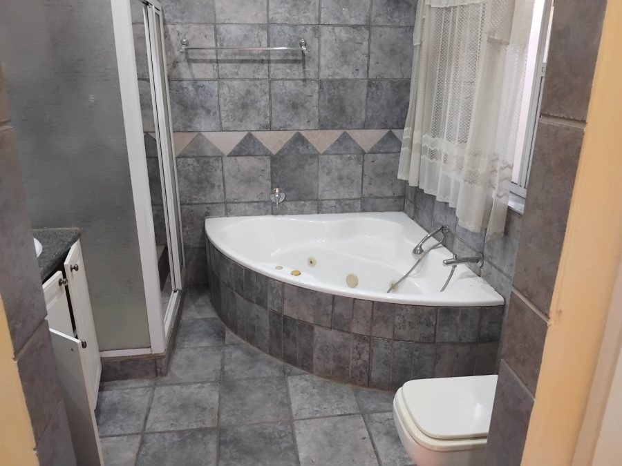 3 Bedroom Property for Sale in Edenvale Central Gauteng
