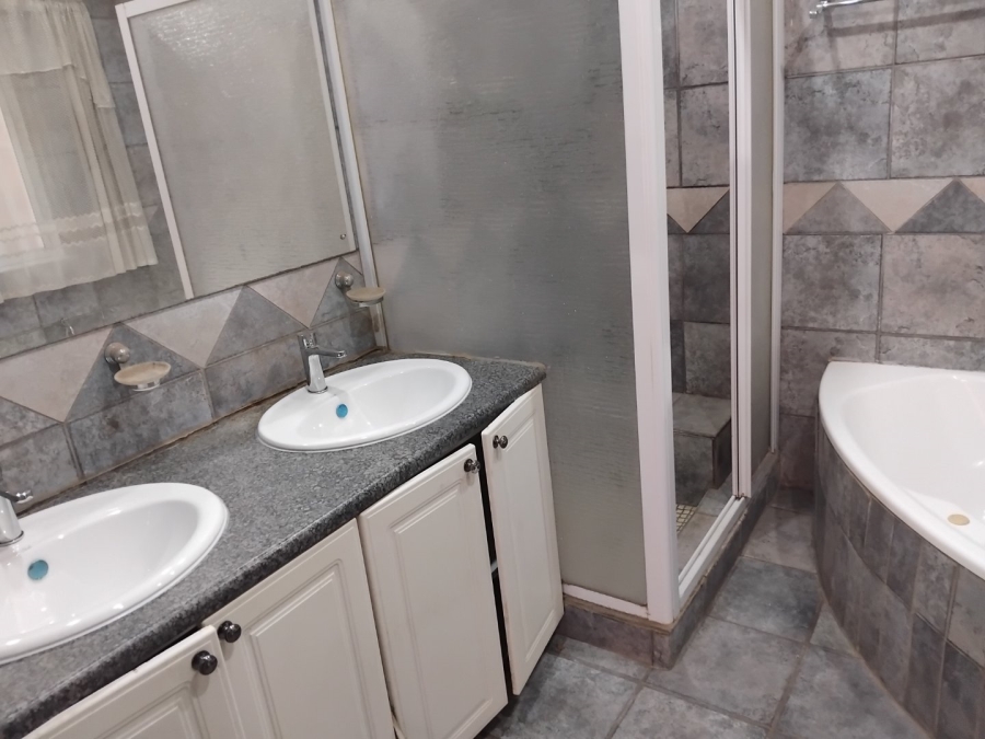 3 Bedroom Property for Sale in Edenvale Central Gauteng
