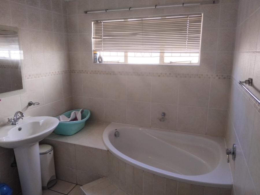 4 Bedroom Property for Sale in Sunnyridge Gauteng
