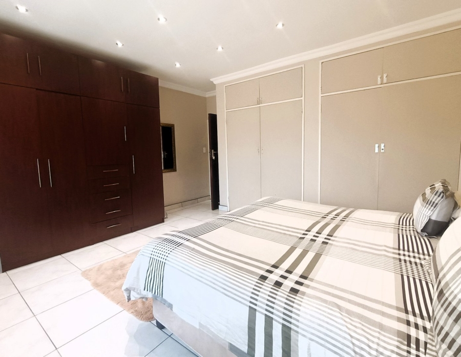 4 Bedroom Property for Sale in Laudium Gauteng