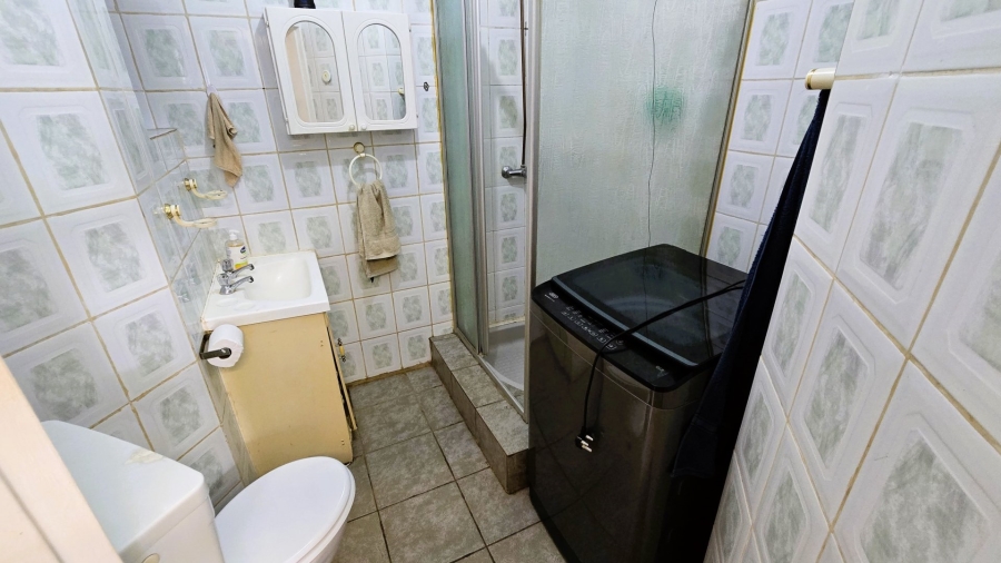 1 Bedroom Property for Sale in Kleinfontein A H Gauteng