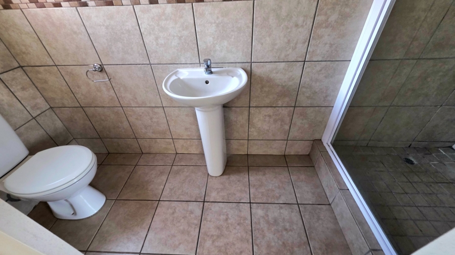 To Let 2 Bedroom Property for Rent in Raslouw Gauteng