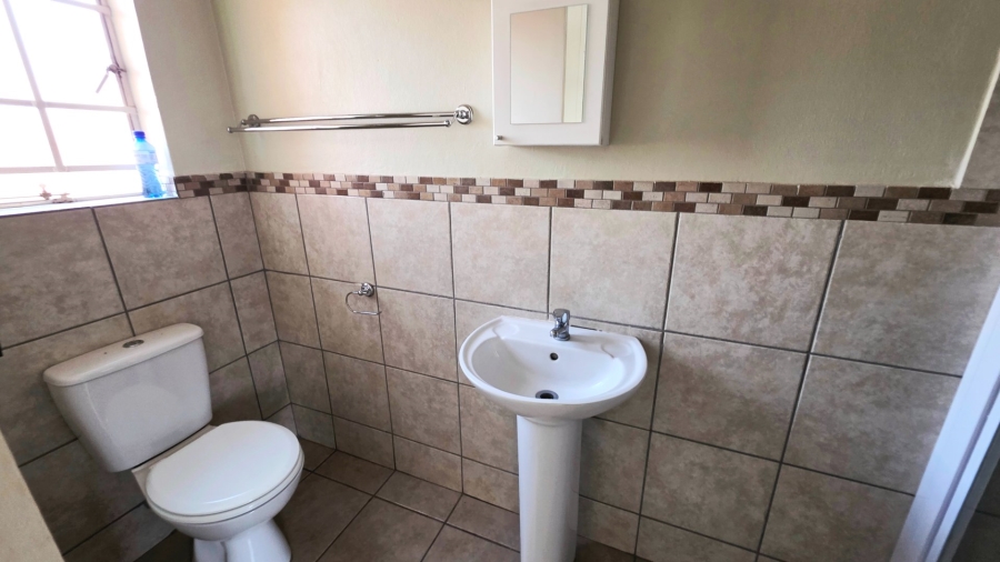 To Let 2 Bedroom Property for Rent in Raslouw Gauteng