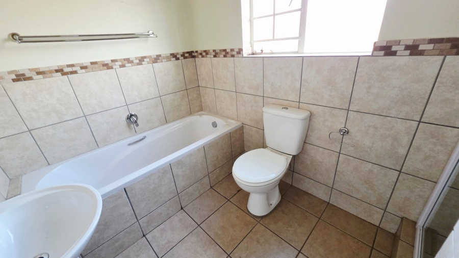 To Let 2 Bedroom Property for Rent in Raslouw Gauteng