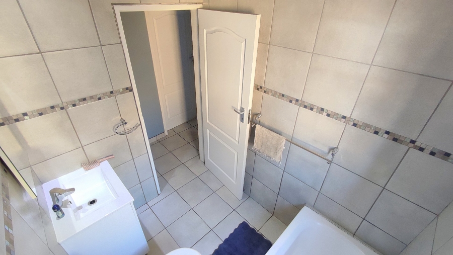 2 Bedroom Property for Sale in Monavoni Gauteng