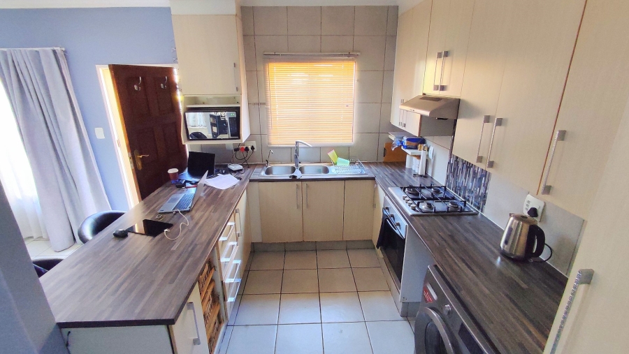 2 Bedroom Property for Sale in Monavoni Gauteng