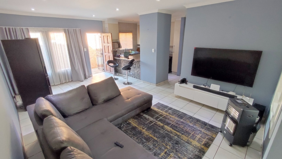 2 Bedroom Property for Sale in Monavoni Gauteng