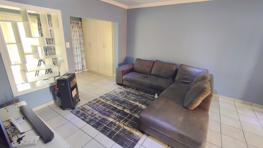2 Bedroom Property for Sale in Monavoni Gauteng