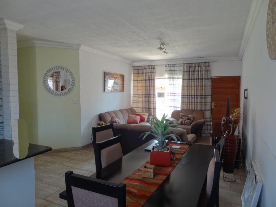 To Let  Bedroom Property for Rent in Thatchfield Glen Gauteng