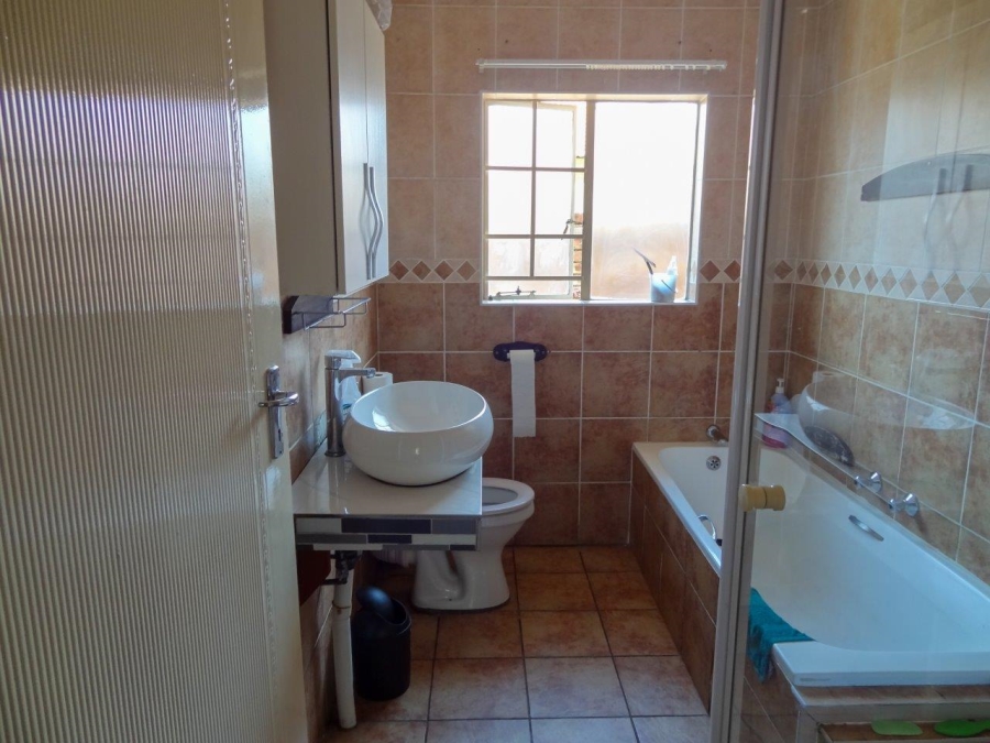 To Let  Bedroom Property for Rent in Thatchfield Glen Gauteng