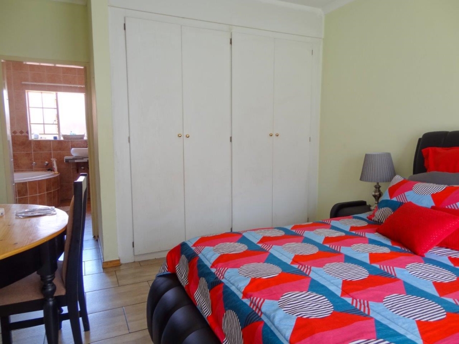 To Let  Bedroom Property for Rent in Thatchfield Glen Gauteng