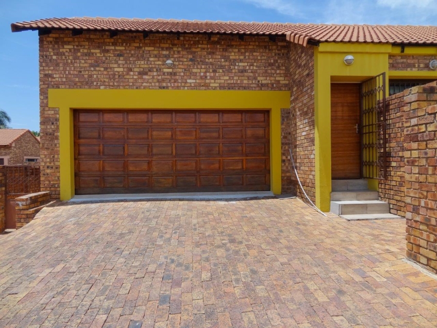 To Let  Bedroom Property for Rent in Thatchfield Glen Gauteng