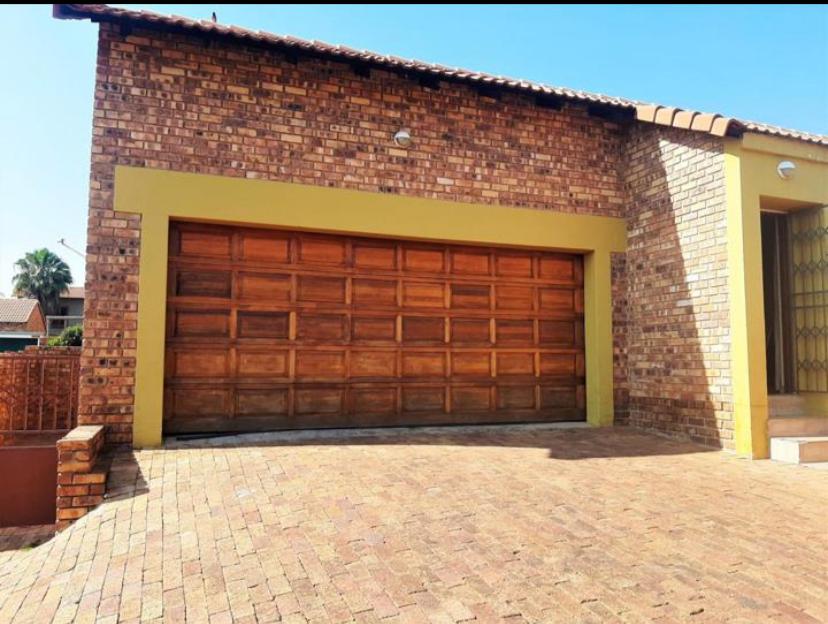 To Let 3 Bedroom Property for Rent in Thatchfield Estate Gauteng