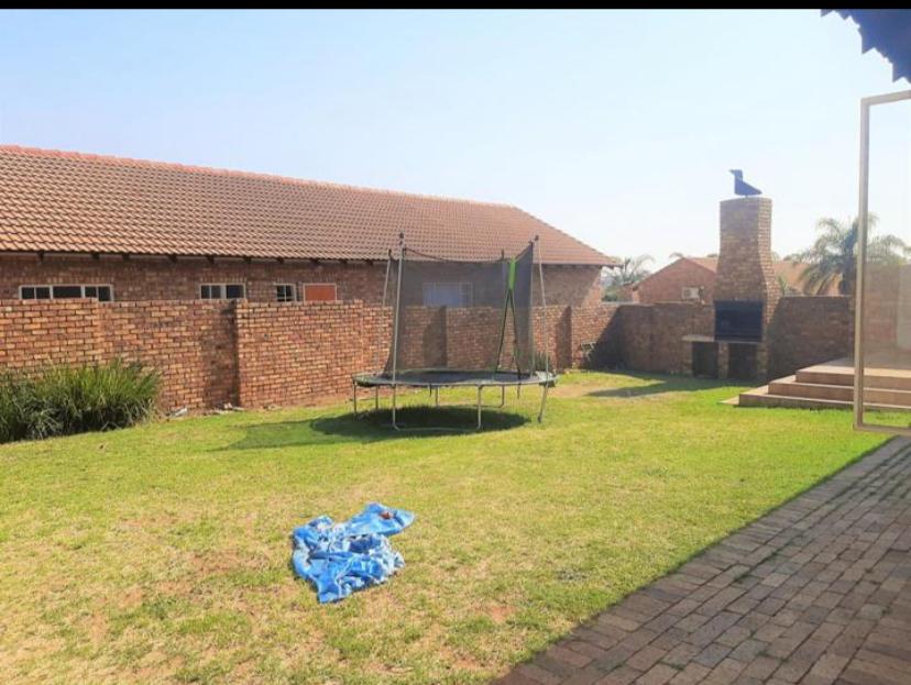 To Let 3 Bedroom Property for Rent in Thatchfield Estate Gauteng