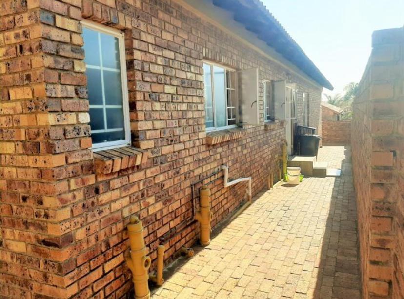 To Let 3 Bedroom Property for Rent in Thatchfield Estate Gauteng