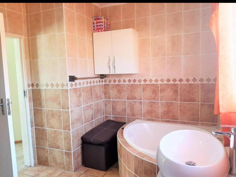 To Let 3 Bedroom Property for Rent in Thatchfield Estate Gauteng