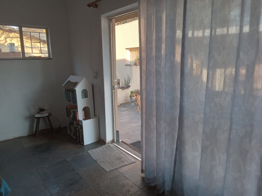 5 Bedroom Property for Sale in Waverley Gauteng