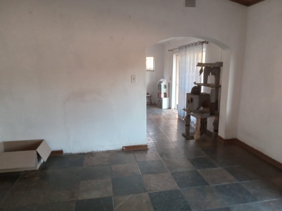 5 Bedroom Property for Sale in Waverley Gauteng