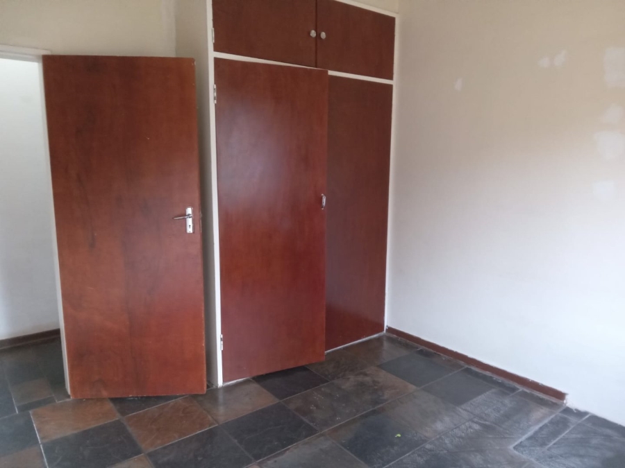 5 Bedroom Property for Sale in Waverley Gauteng