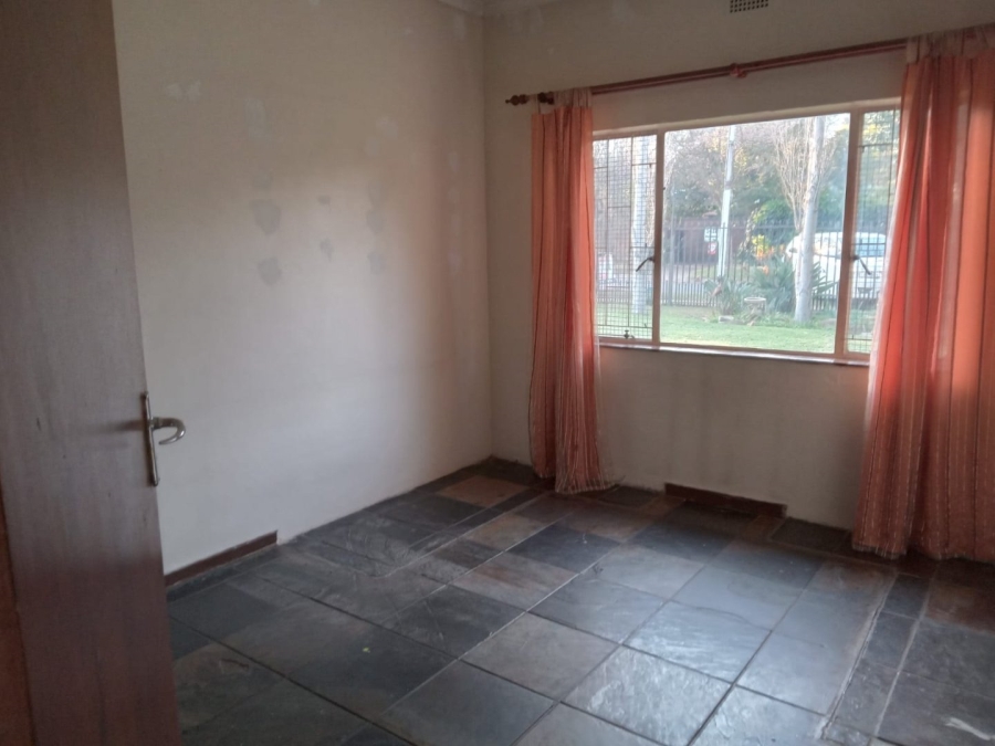 5 Bedroom Property for Sale in Waverley Gauteng