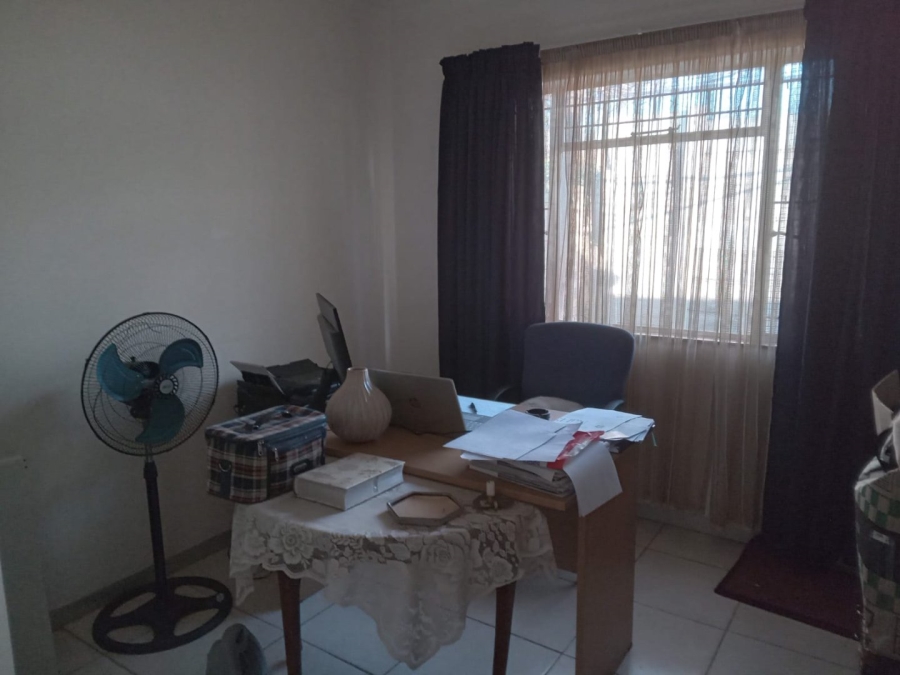 5 Bedroom Property for Sale in Waverley Gauteng