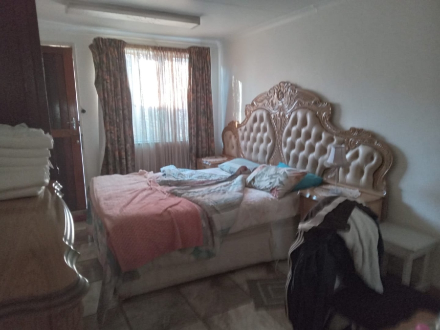 5 Bedroom Property for Sale in Waverley Gauteng