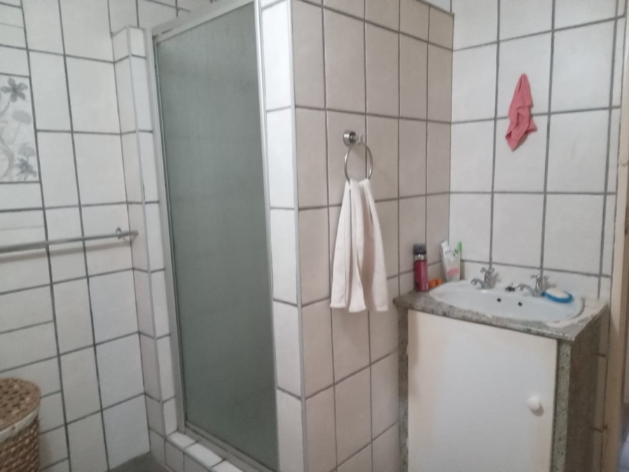 5 Bedroom Property for Sale in Waverley Gauteng