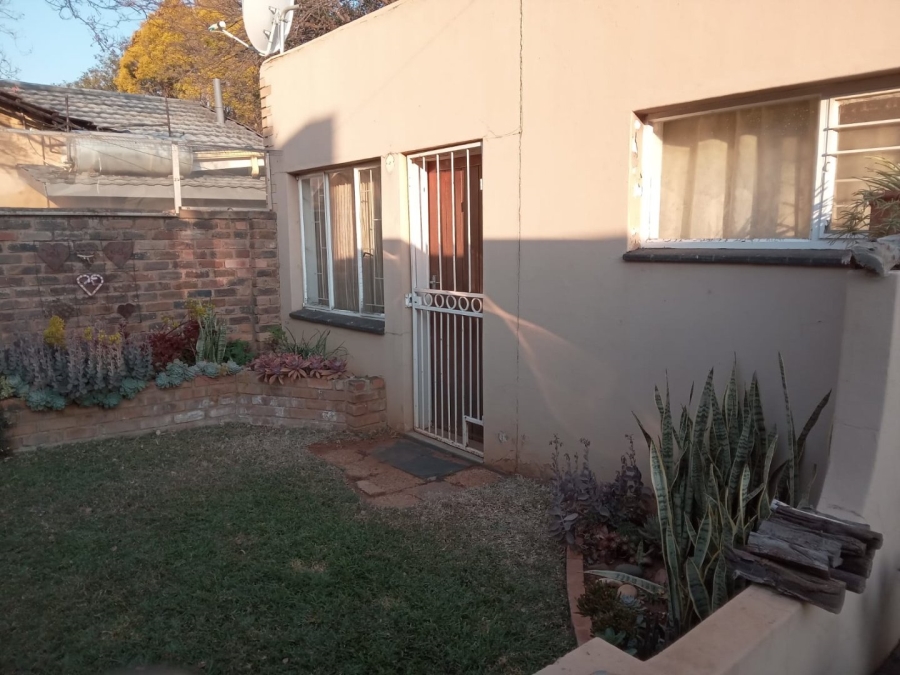 5 Bedroom Property for Sale in Waverley Gauteng