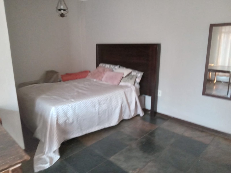 5 Bedroom Property for Sale in Waverley Gauteng