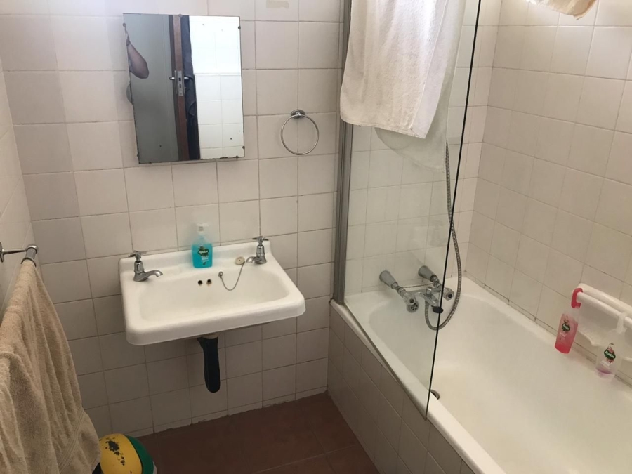 To Let 1 Bedroom Property for Rent in Groenkloof Gauteng
