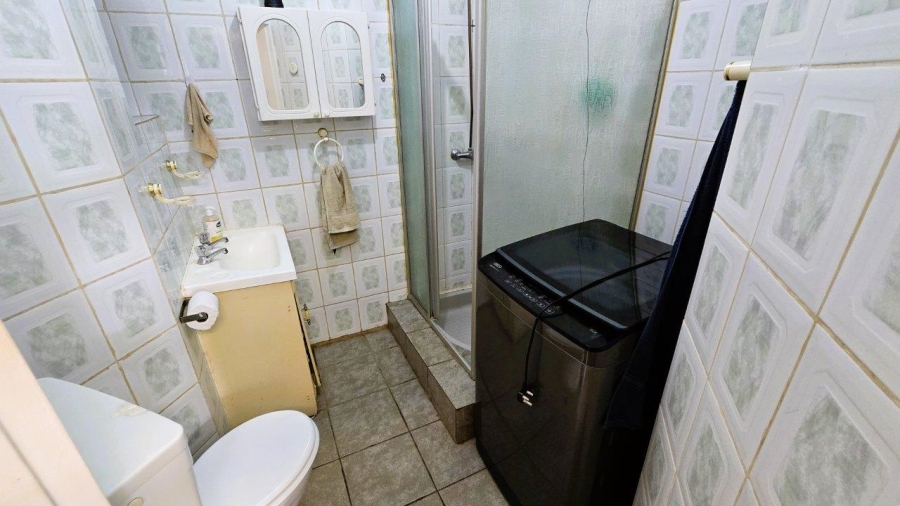 To Let 1 Bedroom Property for Rent in Kleinfontein A H Gauteng