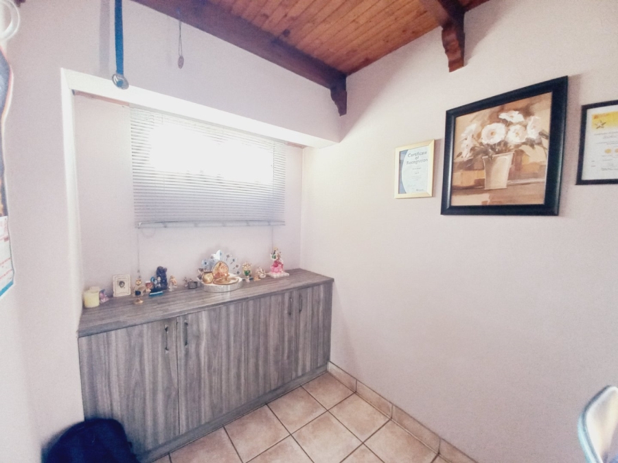 4 Bedroom Property for Sale in Sunnyridge Gauteng