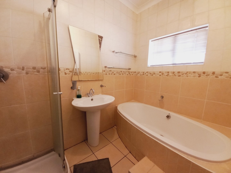 4 Bedroom Property for Sale in Sunnyridge Gauteng