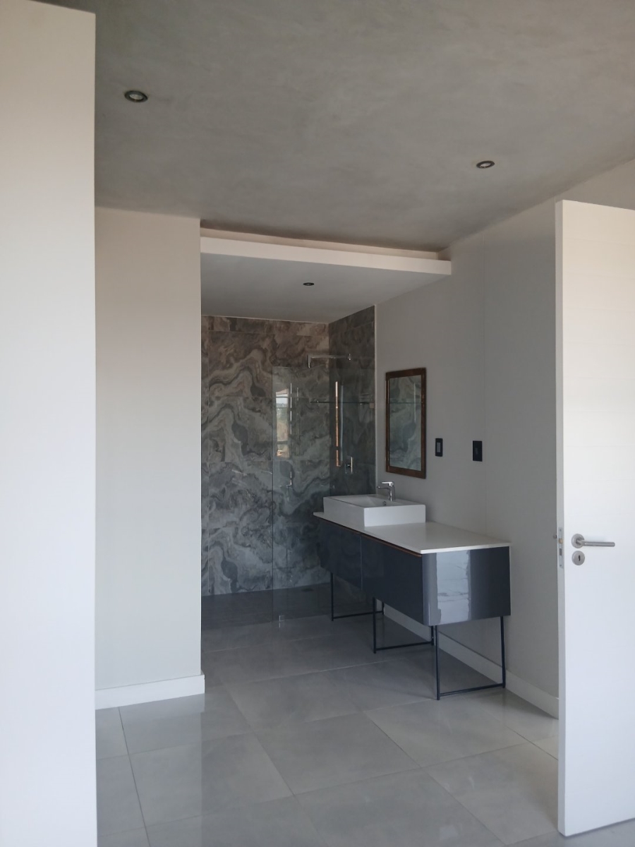 To Let 2 Bedroom Property for Rent in Rosebank Gauteng