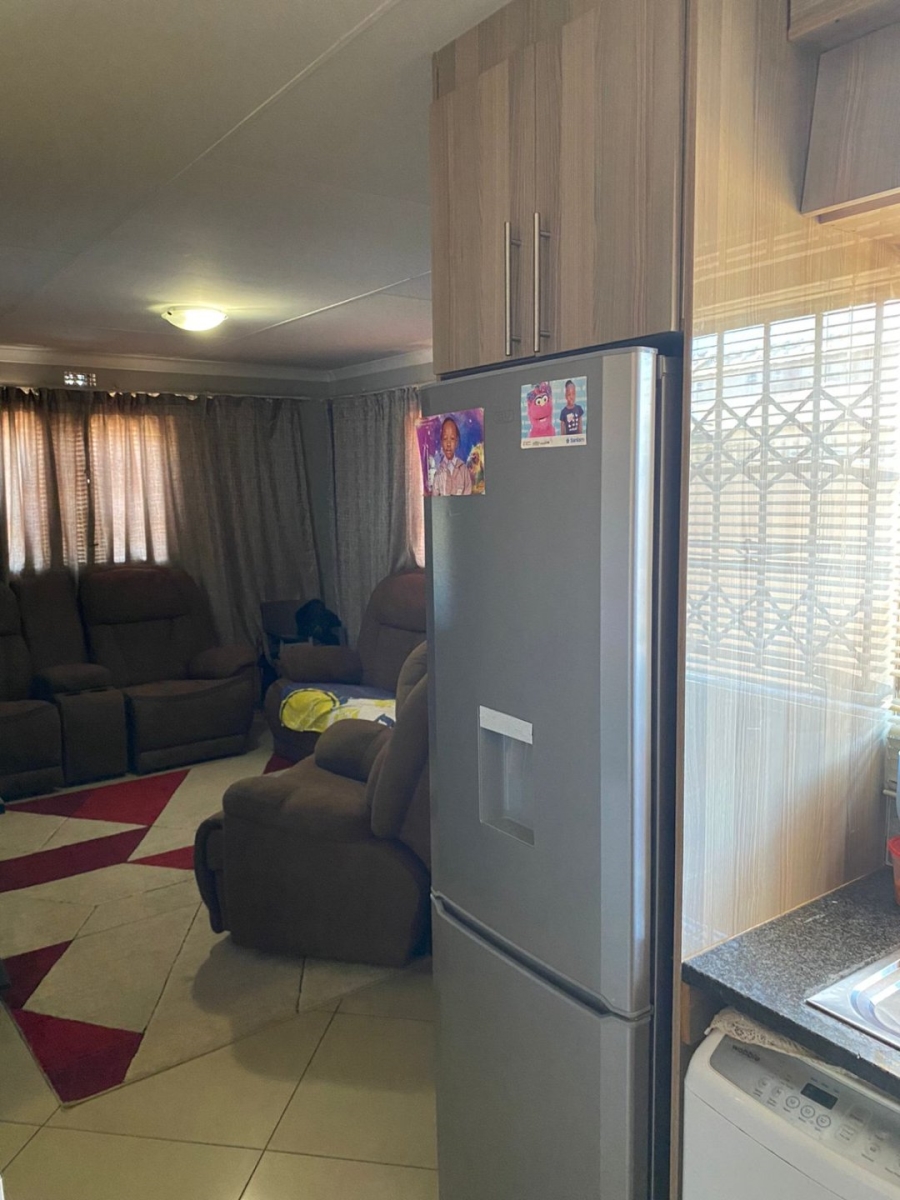 3 Bedroom Property for Sale in Clayville Industria Gauteng