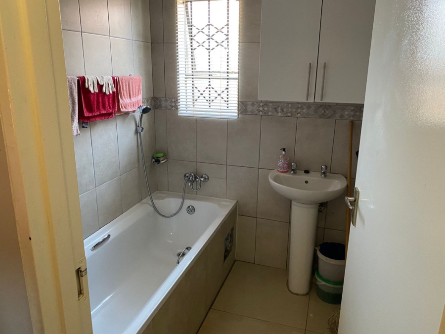3 Bedroom Property for Sale in Clayville Industria Gauteng