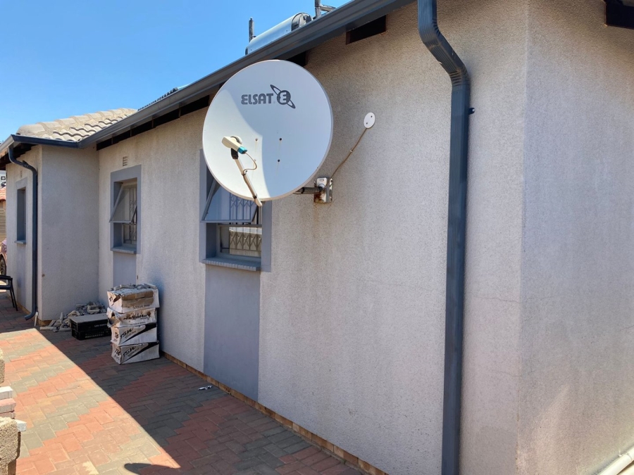 3 Bedroom Property for Sale in Clayville Industria Gauteng