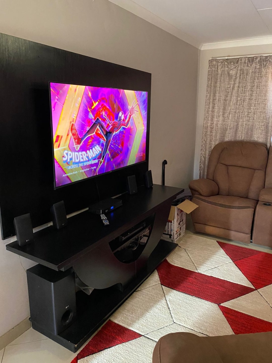 3 Bedroom Property for Sale in Clayville Industria Gauteng