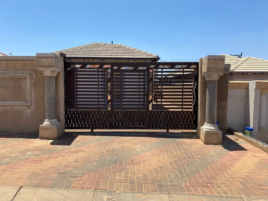 3 Bedroom Property for Sale in Clayville Industria Gauteng